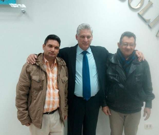Raul Gomez Atencio derecha de Miguel Diaz Canel