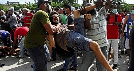 Cuba impone condenas de hasta de 30 años a 15 manifestantes del 11J