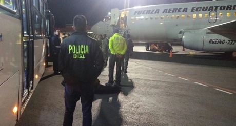 Deportacion del 1er grupo de ciudadanos cubanos FA Ecuatoriana