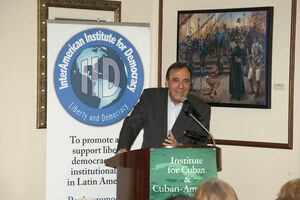 Carlos A Montaner 3 presentador Dictaduras y sus paradigmas I