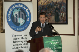 Carlos Sanchez Berzain 10 presentador Dictaduras y sus paradigmas I