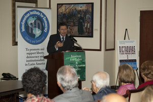 Carlos Sanchez Berzain 11 presentador Dictaduras y sus paradigmas I