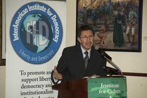Carlos Sanchez Berzain 12 presentador Dictaduras y sus paradigmas I