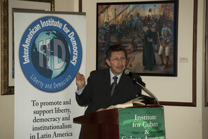 Carlos Sanchez Berzain 13 presentador Dictaduras y sus paradigmas I