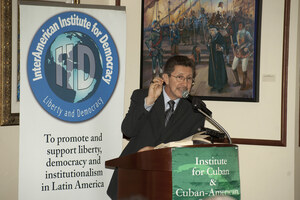 Carlos Sanchez Berzain 14 presentador Dictaduras y sus paradigmas I