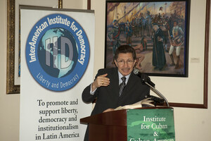 Carlos Sanchez Berzain 15 presentador Dictaduras y sus paradigmas I
