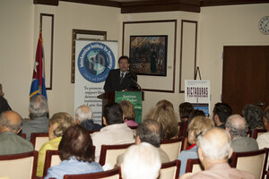 Carlos Sanchez Berzain 4 presentador Dictaduras y sus paradigmas I