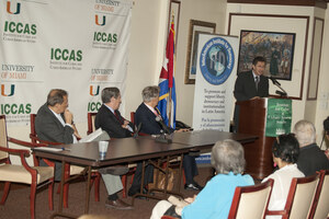 Carlos Sanchez Berzain 7 presentador Dictaduras y sus paradigmas I