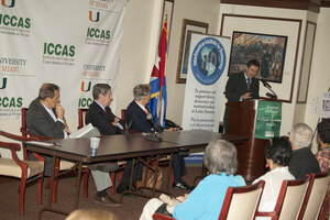 Carlos Sanchez Berzain 8 presentador Dictaduras y sus paradigmas I