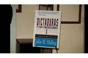 Dictaduras y sus paradigmas I poster