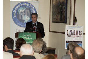 Guillermo Lousteau 6 presentador Dictaduras y sus paradigmas I
