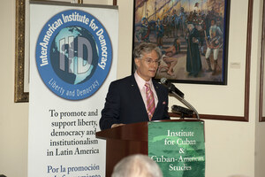 Julio M Shiling 1 presentador Dictaduras y sus paradigmas I