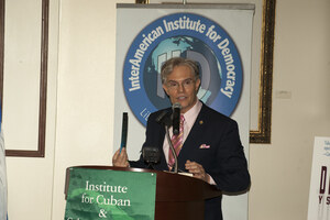 Julio M Shiling 10 presentador Dictaduras y sus paradigmas I