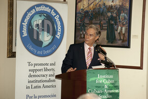 Julio M Shiling 15 presentador Dictaduras y sus paradigmas I