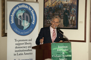 Julio M Shiling 16 presentador Dictaduras y sus paradigmas I