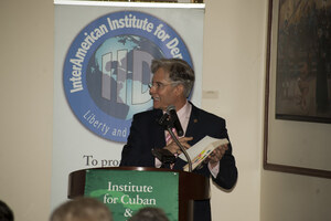 Julio M Shiling 18 presentador Dictaduras y sus paradigmas I