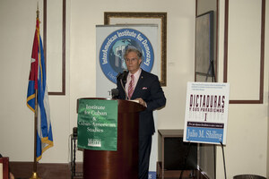 Julio M Shiling 21 presentador Dictaduras y sus paradigmas I