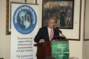 Julio M Shiling 23 presentador Dictaduras y sus paradigmas I
