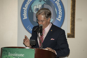 Julio M Shiling 4 presentador Dictaduras y sus paradigmas I