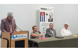 4 Jose Raul Vidal y panelistas Simposio Marti muerte y familia