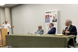 Ariel y panelistas
